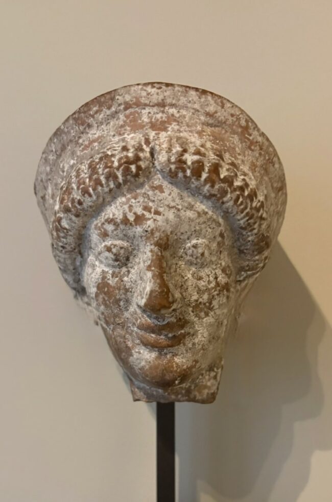 tete-kore_grece-antique_musee sourire